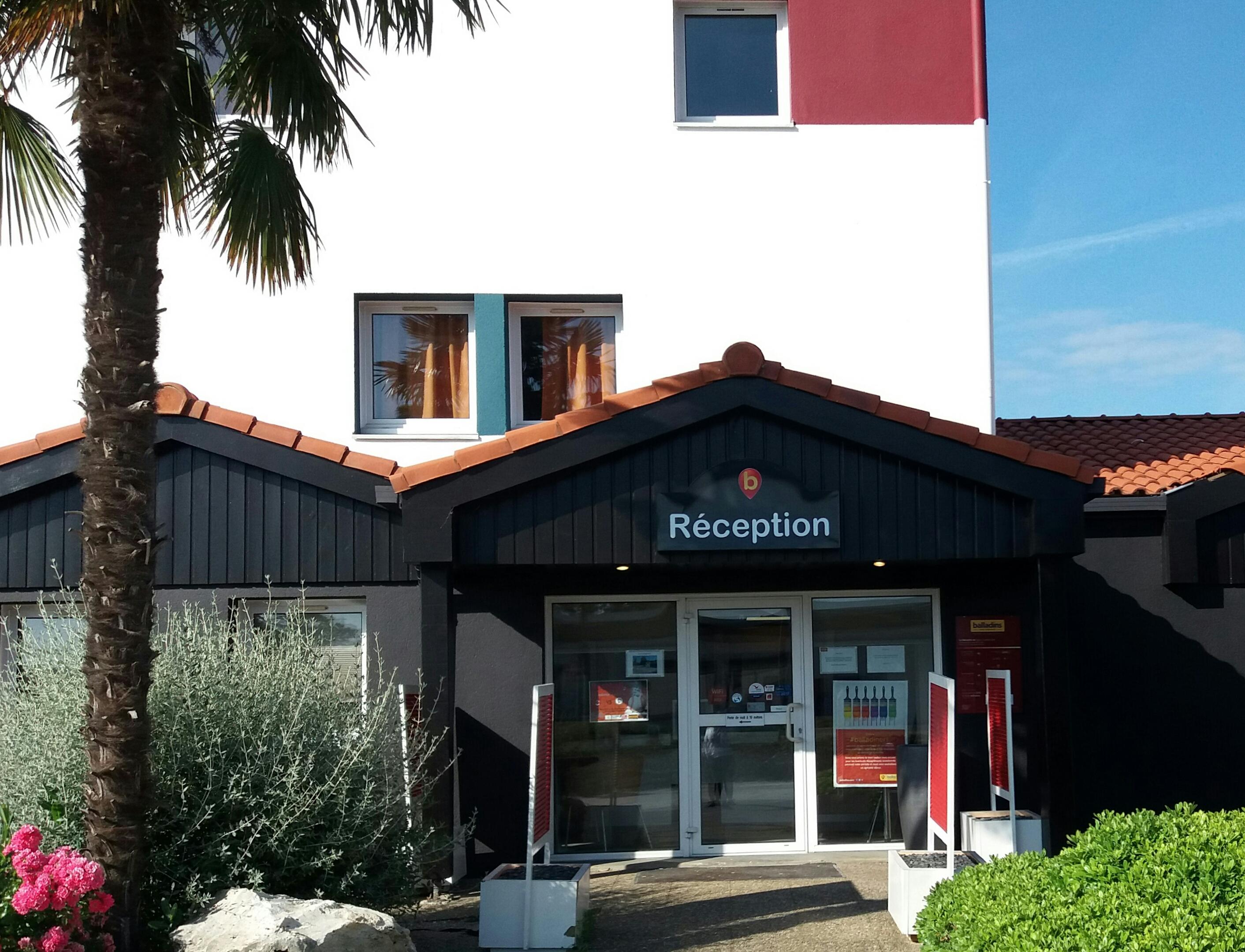 Kyriad Direct Agen Castelculier Exteriör bild