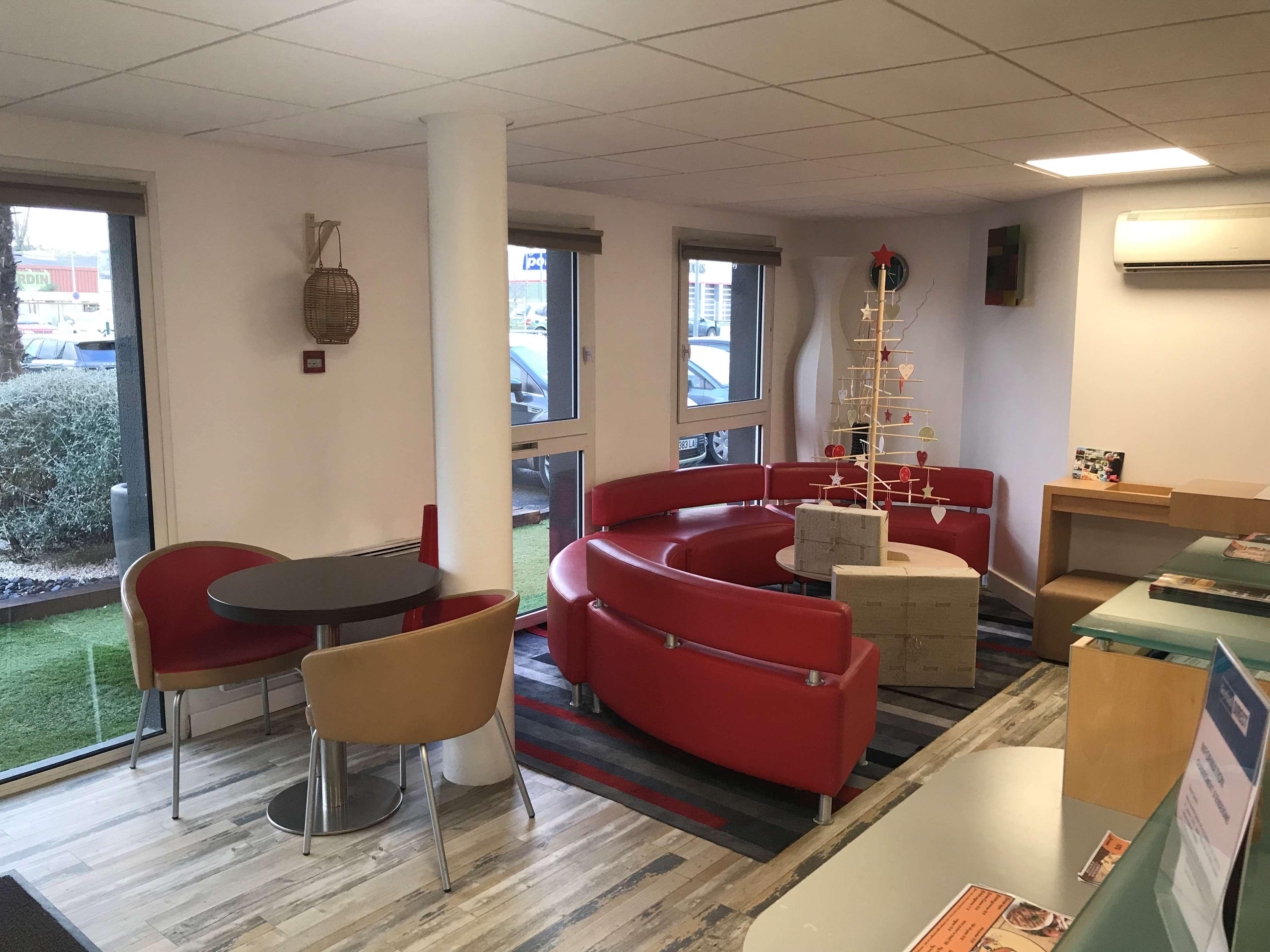 Kyriad Direct Agen Castelculier Exteriör bild