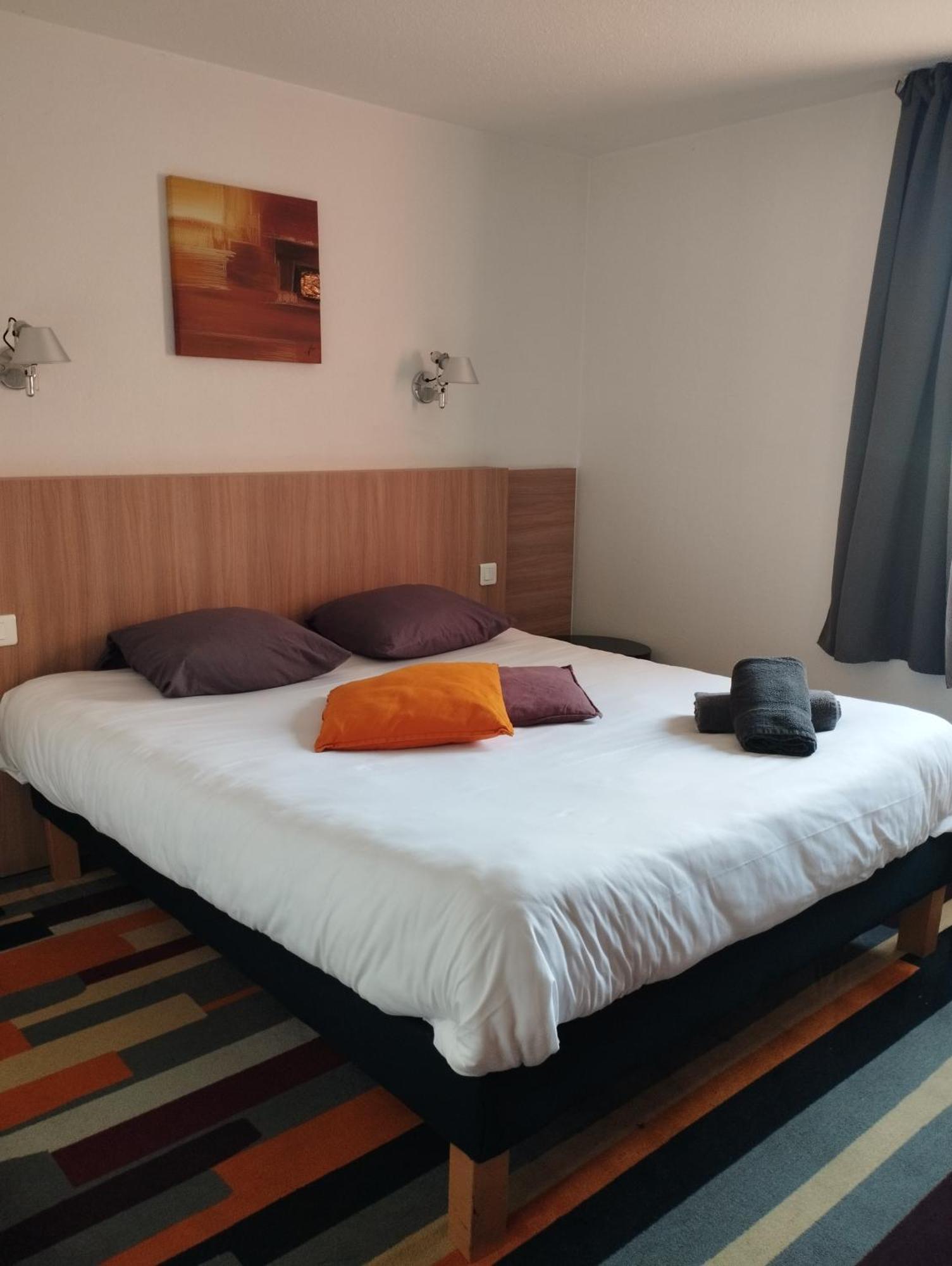 Kyriad Direct Agen Castelculier Exteriör bild