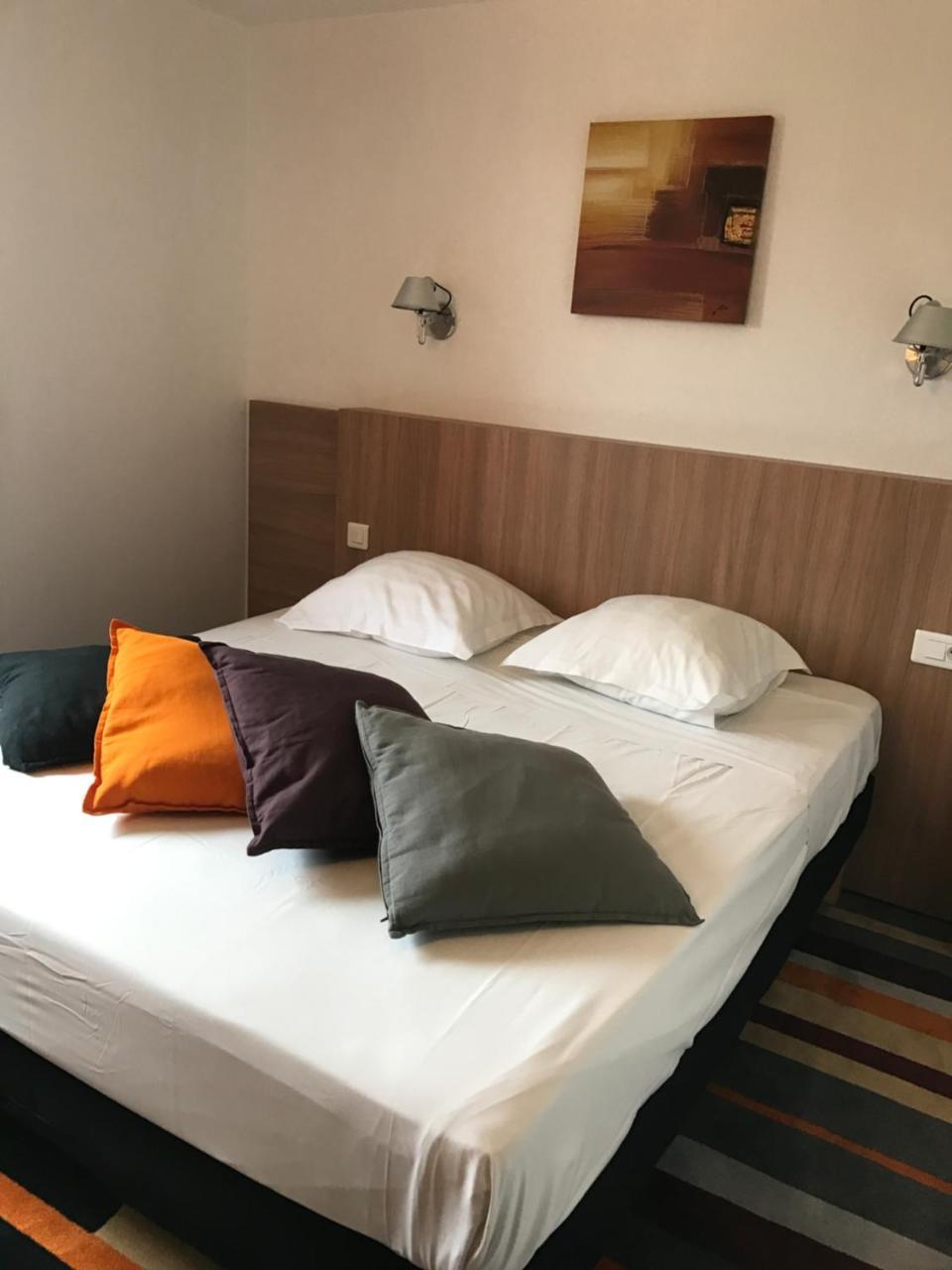 Kyriad Direct Agen Castelculier Exteriör bild