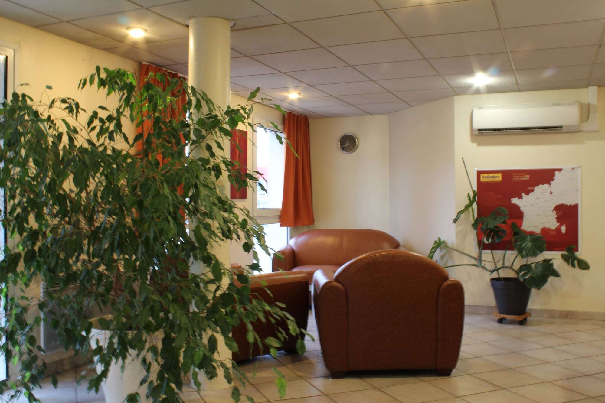 Kyriad Direct Agen Castelculier Exteriör bild