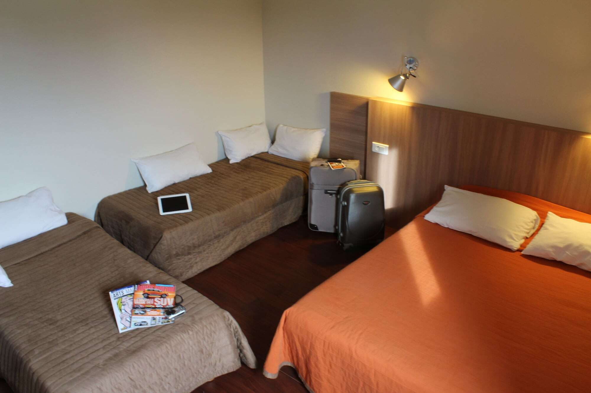 Kyriad Direct Agen Castelculier Exteriör bild